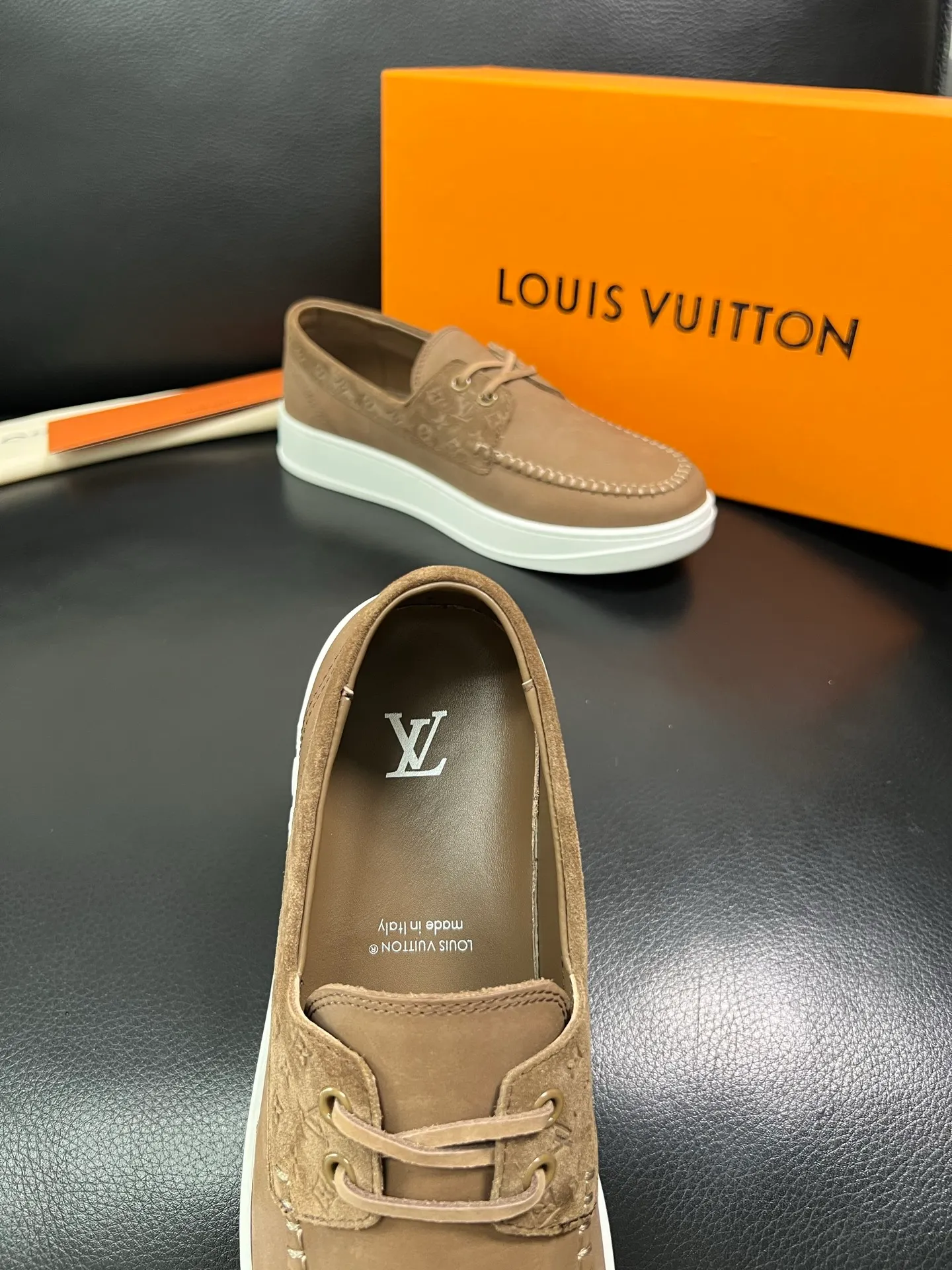 Men's shoes 💰780 Lv top purchasing agent Louis Vuitton, slip-on sports shoes counter synchronization, uppers imported from Italy, high-quality splicing colorful and complex handicrafts, imported cowhide pads are soft and comfortable, soles: original soles specially provided by the original factory, T men's shoes 💰U exclusive movable molded soles are super comfortable, original and single goods, high quality, you can go in and out of the counter at will, welcome to compare, code number 39-44 (customized 38 45)85856